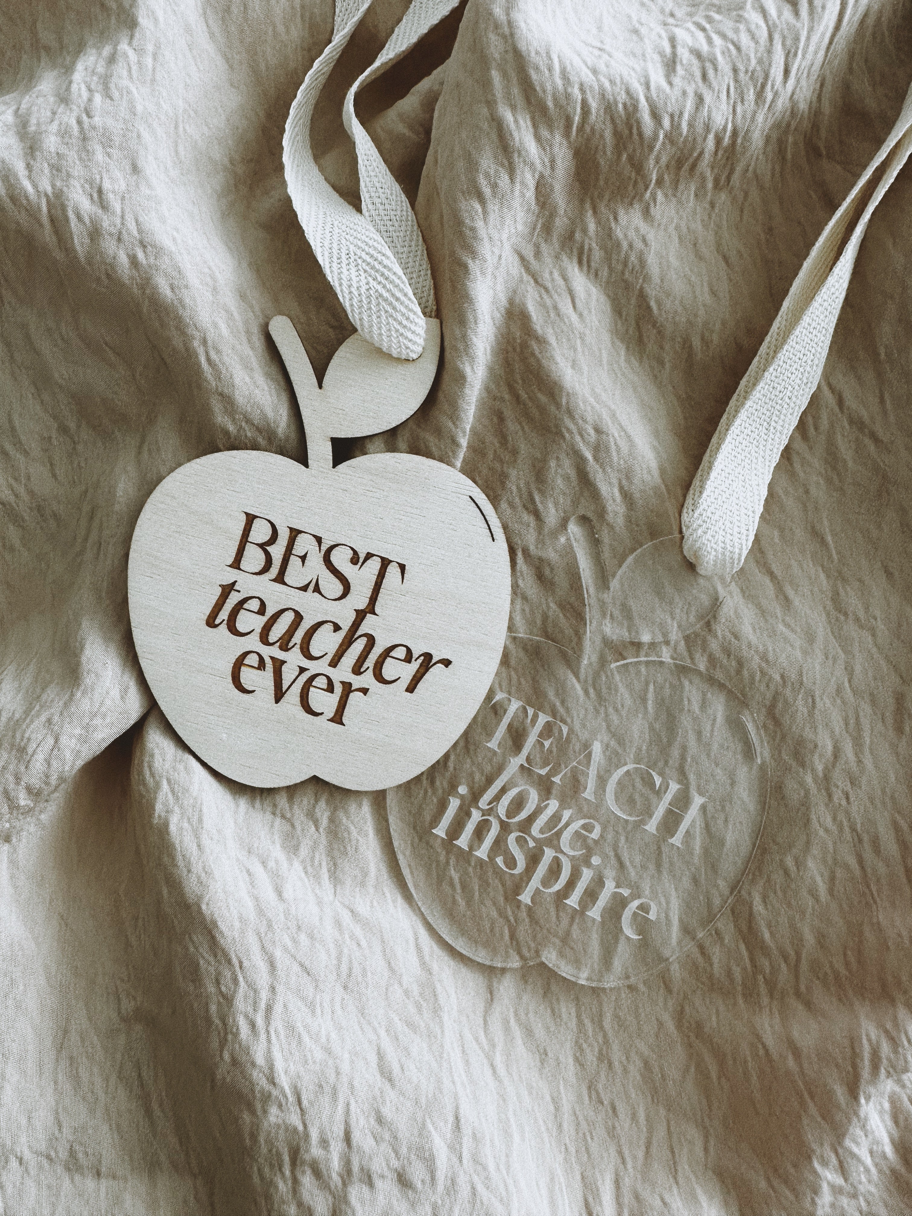 Best teacher ever ornament, teach love inspire gift tag, teachers Christmas gift, end of school year apple tag